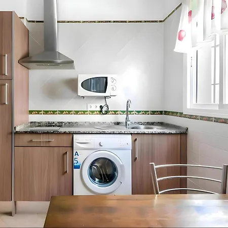 Estudio Con Aire Acondicionado Centro Del Pueblo *